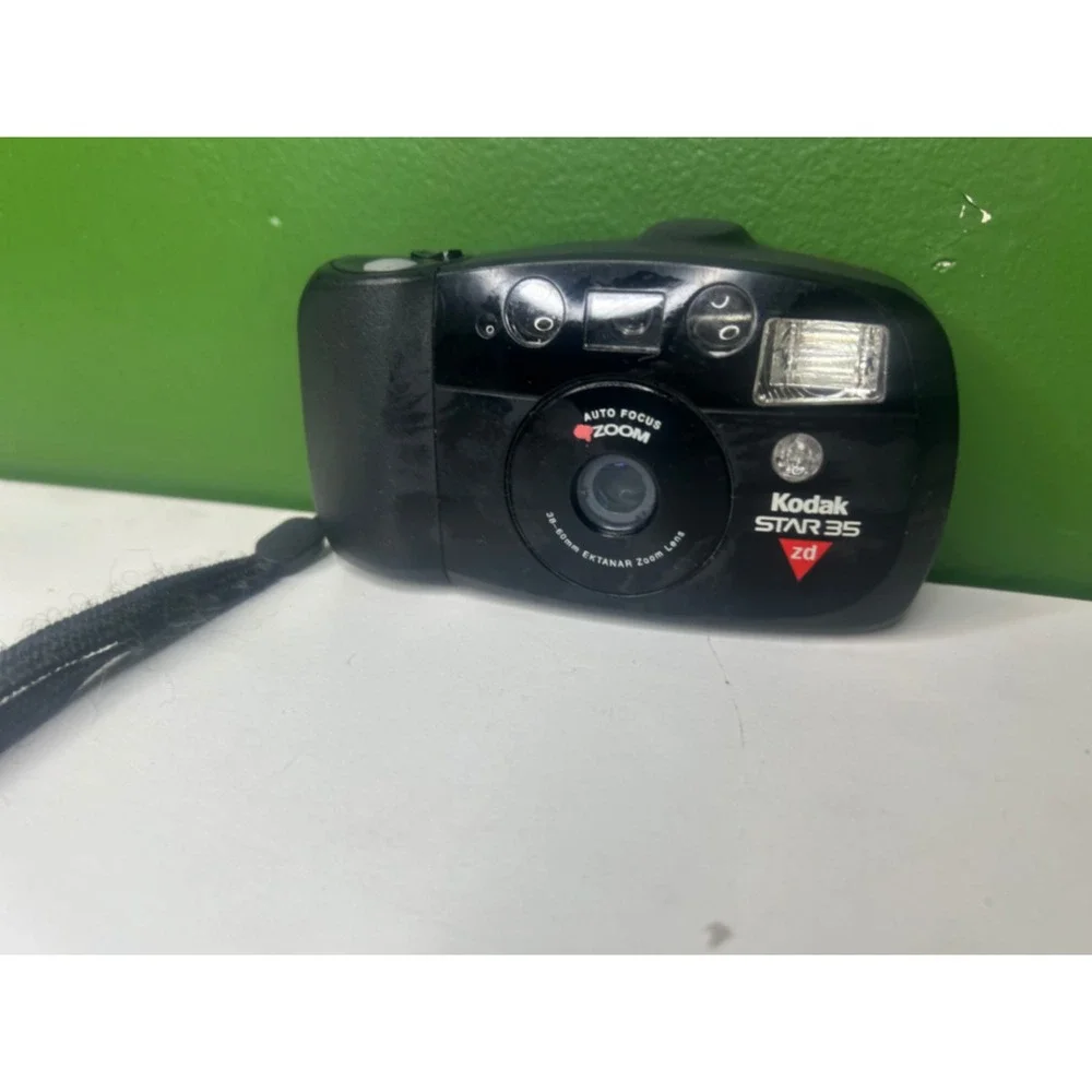Kodak Star 35 ZD 35mm Film Camera 38-60mm Ektanar Zoom Lens Black Vintage